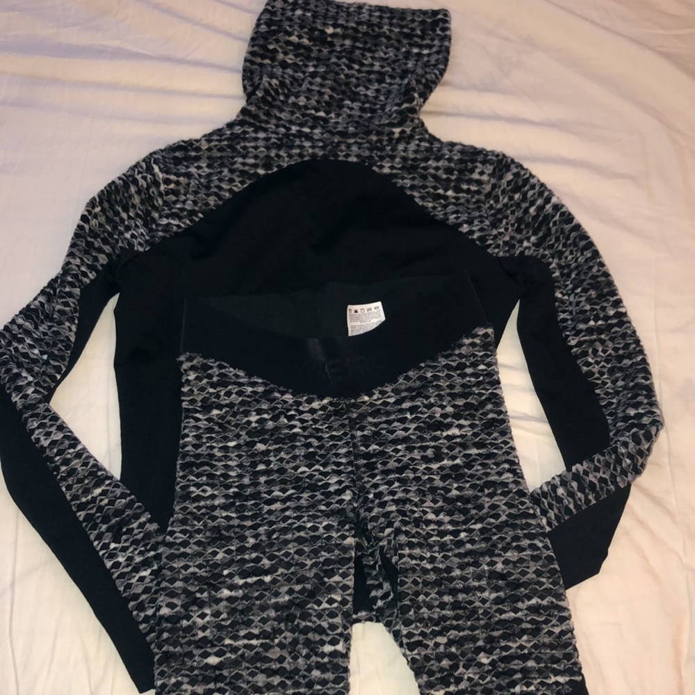 Nike Hyperwarm Set - image 4